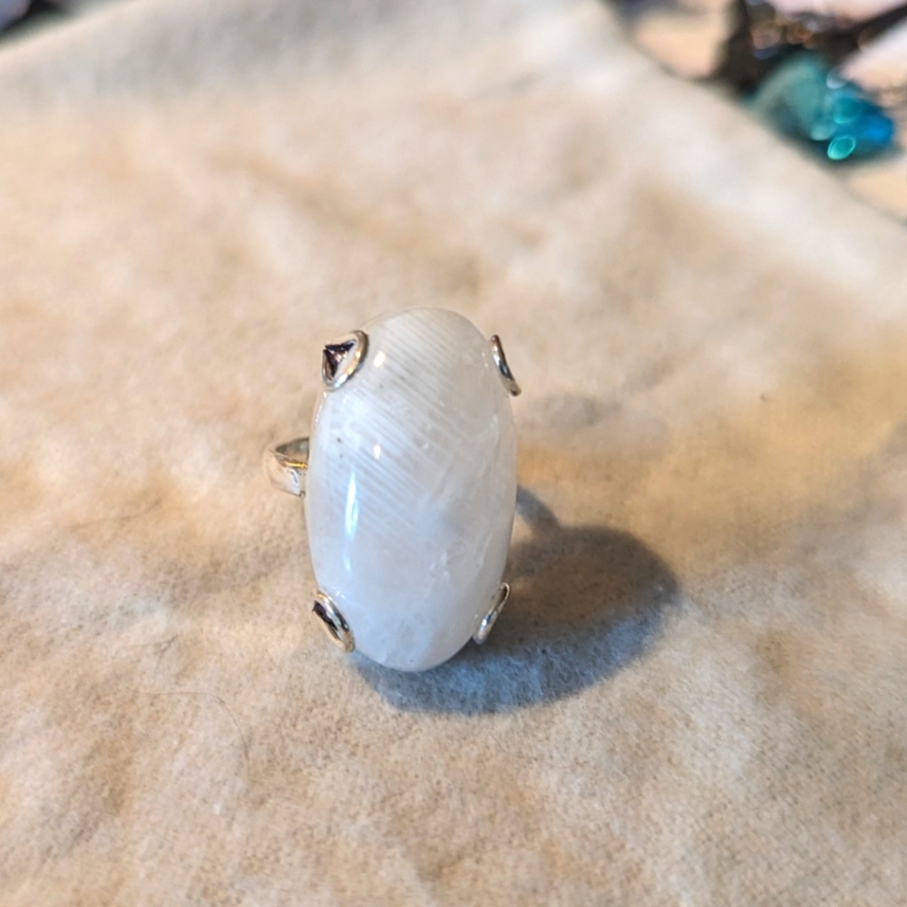 Beautiful Stone Ring - image 2